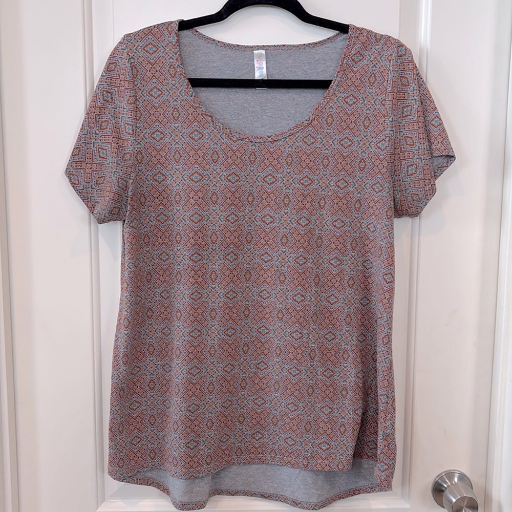 LulaRoe | Classic Tee | Size L